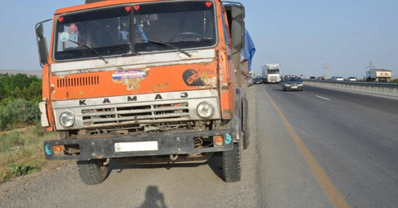 Şəmkirdə Prado Kamaz la toqquşdu