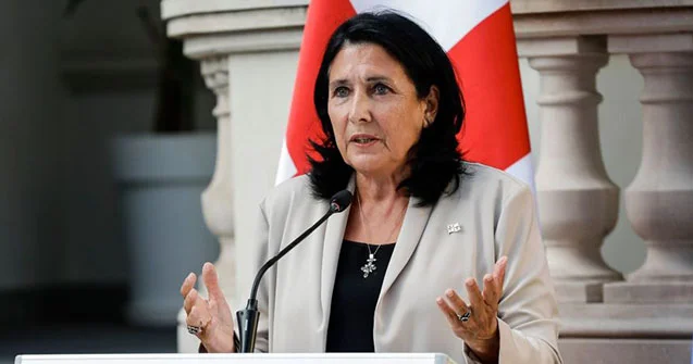 Zurabişvilinin evinin yanında ATIŞMA