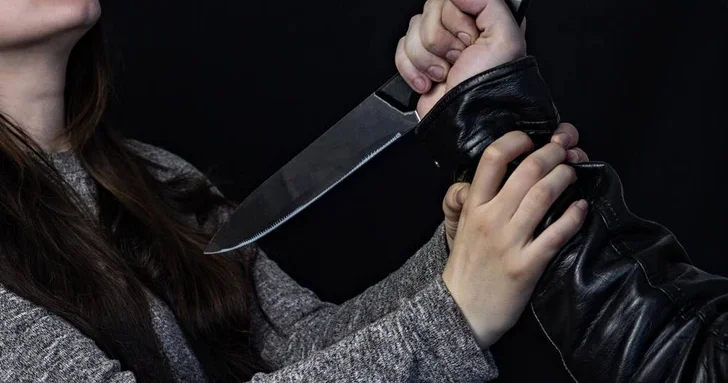 В столице внук чиновника напал с ножом на бывшую возлюбленную