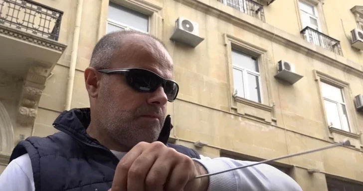 Незрячий мастер из Баку: Вязание помогает мне раскрасить мой темный мир