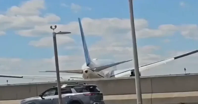 Самолет United Airlines задел фонарный столб при посадке в Ньюарке