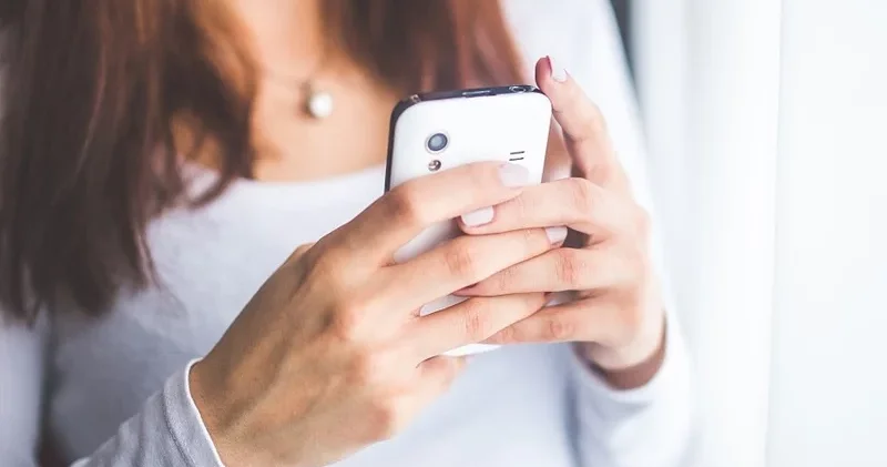 Qadın kişidən telefon şifrəsini istəyirsə, deməli…
