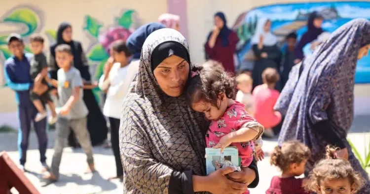 Qəzzada analar uşaqlarına süd verə bilmir, böhran getdikcə çətinləşir