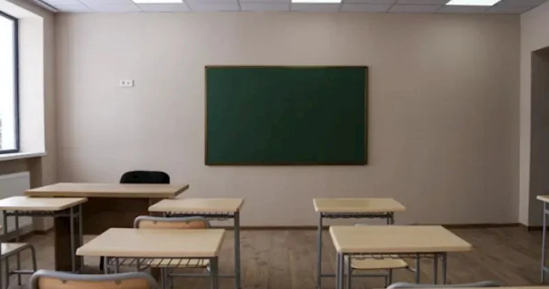 Şagird məktəbin 3 cü mərtəbəsindən YIXILDI