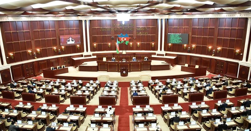 Müəllim və elm işçilərinin maaşları artırılsın Milli Məclisdə təklif