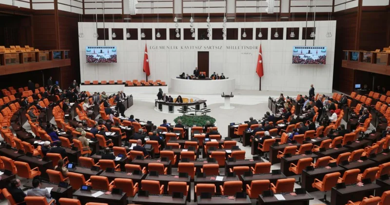 Türkiyə parlamentində sədr seçkiləri keçirilir