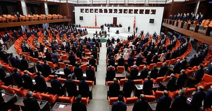 Türkiyə parlamentinə sədr seçildi