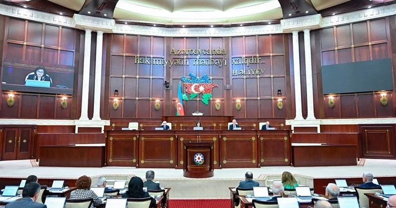 Növbədənkənar sessiya başladı: Hökumət üzvləri Milli Məclisdə