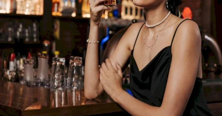 Bakıda məşhur Pub da DAVA: qadın müştəri HƏBS OLUNDU