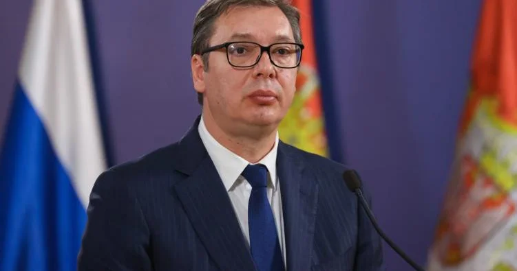 Вучич назвал еврокомиссара попугаем из за критики за визит в РФ