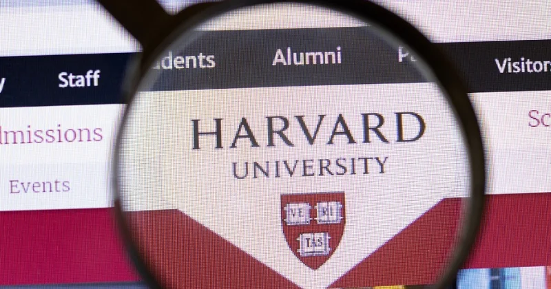 Harvard dondurulan vəsaitin geri qaytarılması üçün məhkəməyə müraciət edib