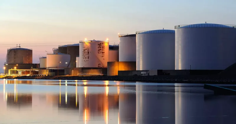Томас Пожар: Азербайджанскую нефть будут хранить в резервуарах Чехии