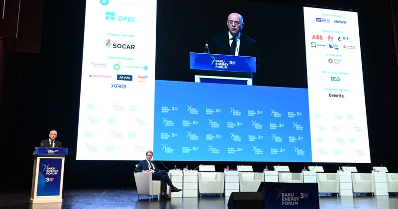 Azərbaycanda 10 günəş və külək elektrik stansiyasının istismara verilməsi ilə bərpaolunan enerji inkişafının birinci mərhələsi başa çatacaq