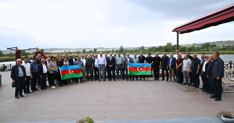 Олицетворение царящей в стране политической солидарности (ФОТО)