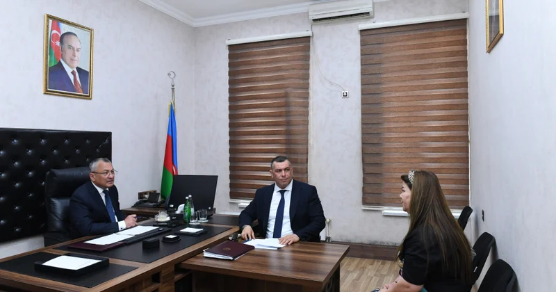 Dövlət Komitəsinin sədri keçmiş məcburi köçkünlərin müraciətlərini dinləyib