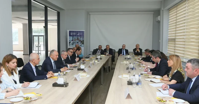 “Elm və təhsilə birgə baxış” layihəsi ilə universitetlərdə görüşlər keçirilir