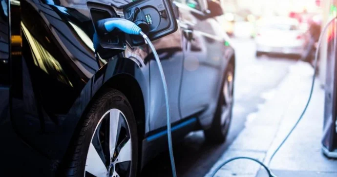 Çin ötən il 11 milyon ədəd elektrikli avtomobil satıb FOTO