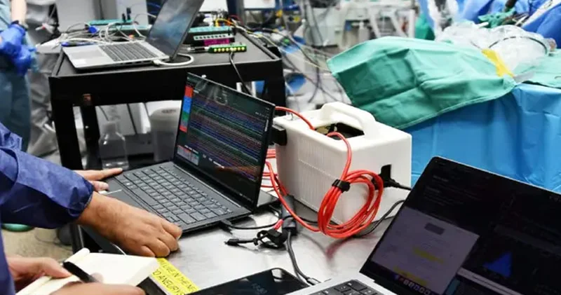 Maskın şirkətinə rəqib olan “Paradromics” ilk beyin çipini insana yerləşdirdi
