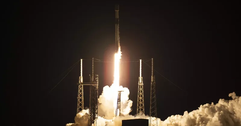 Ракета Falcon 9 вывела на орбиту 23 спутника Starlink ФОТО