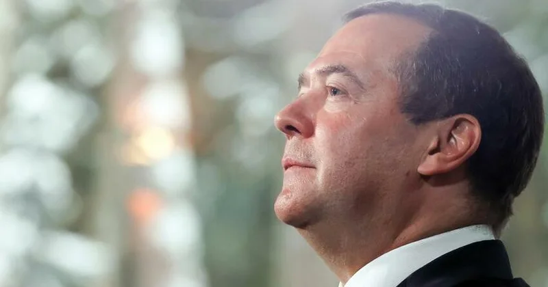 Medvedev: İstanbul danışıqları bizə Kiyevdəki rejimi məhv etmək üçün lazımdır