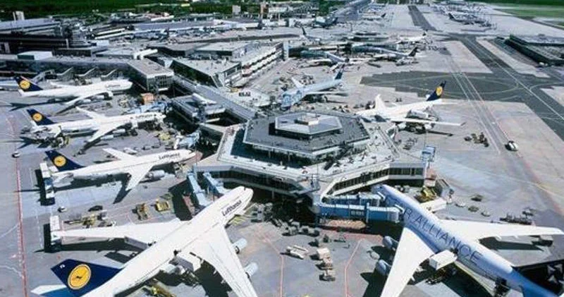 Rusiya vətəndaşı Bakıda aeroportda qəfil öldü