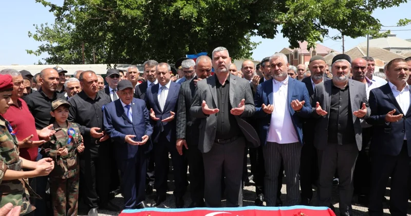 İcra başçısı Adil Əliyev şəhidin dəfn mərasimində iştirak etdi FOTOLAR (YENİLƏNİB)
