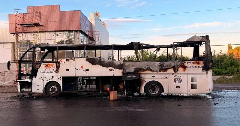 Donetskdə sərnişin avtobusuna PUA zərbəsi endirildi: 7 ölü, 11 yaralı var FOTO
