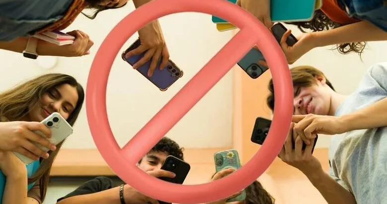 Polşa məktəblərində telefondan istifadə qadağan edildi