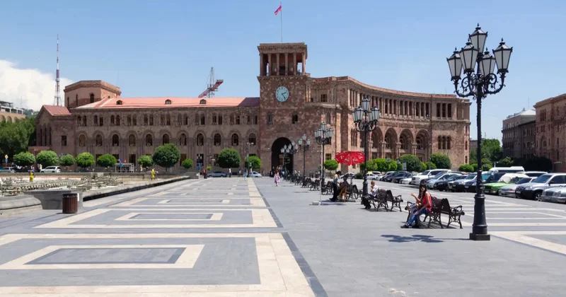 Ermənistan geosiyasi yolayrıcında: Qərb xətti və fərqli strategiya