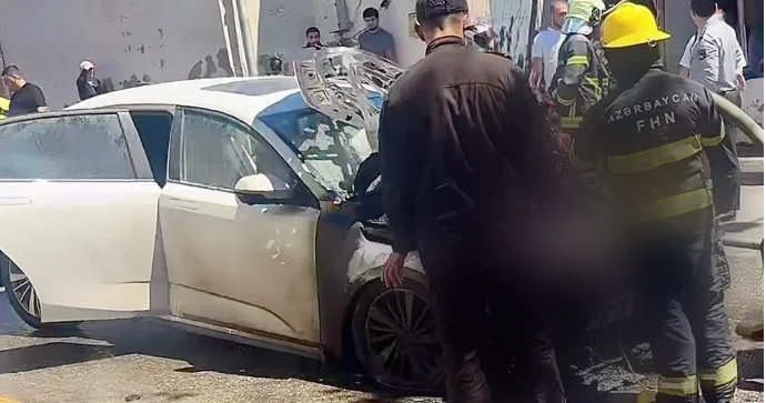 Yasamalda hərəkətdə olan “Changan” qəfil alışdı FHN müdaxilə etdi VİDEO