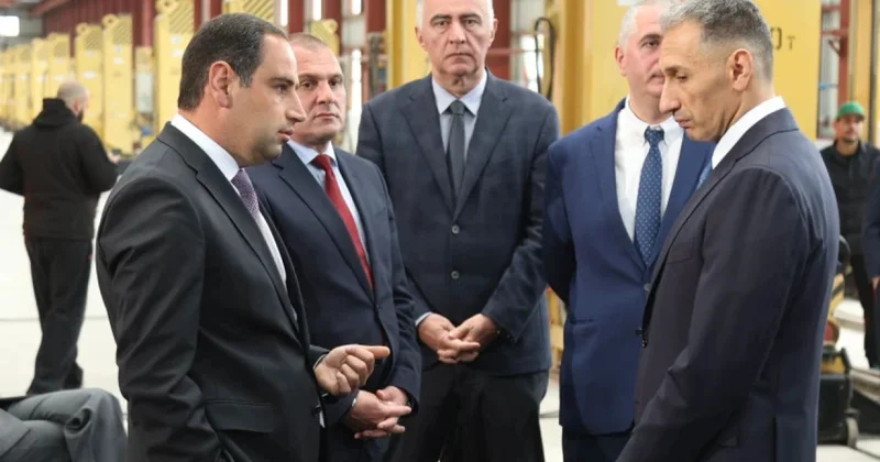 Беседа азербайджанского, армянского и турецкого министров