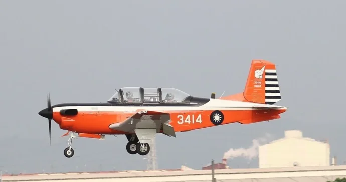Tayvanda məşq zamanı iki pilot öldü