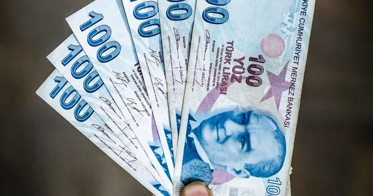 В Турции азербайджанец случайно обнаружил на балансе почти 1 триллион лир