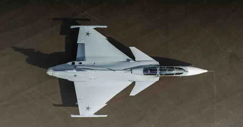 İsveçlilər yeni Gripen F qırıcı təyyarəsini ilk dəfə nümayiş etdirdilər
