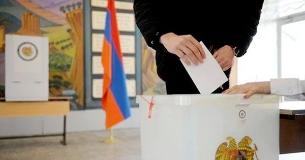 “Seçki Ermənistanı geosiyasi toqquşmanın mərkəzinə çevirib”