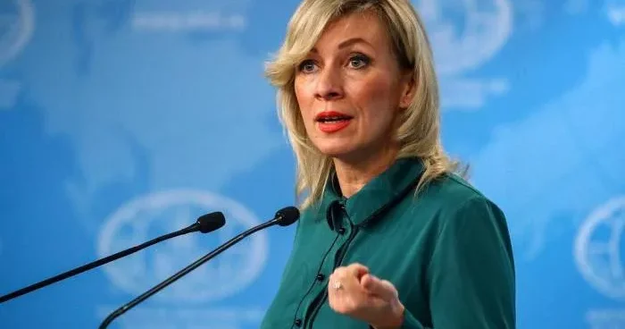 Zaxarova Makronu tənqid ETDİ