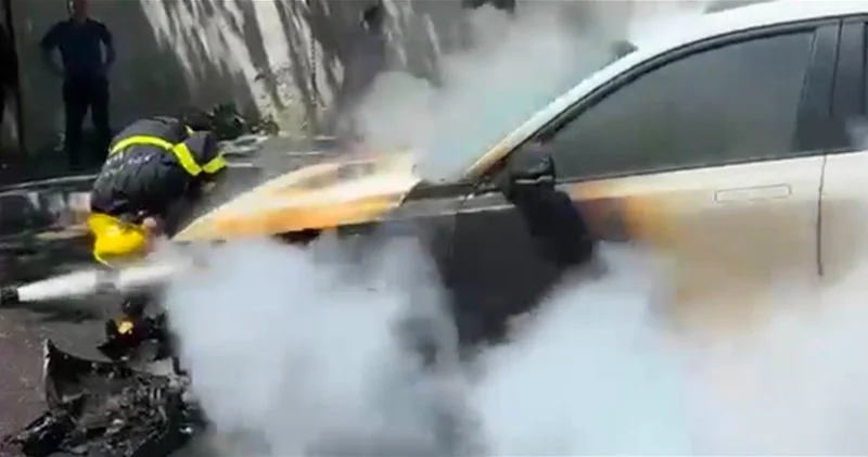 В Баку загорелся автомобиль марки Changan ВИДЕО