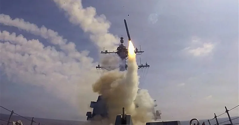 США и Иран минувшей ночью обменялись ракетными ударами