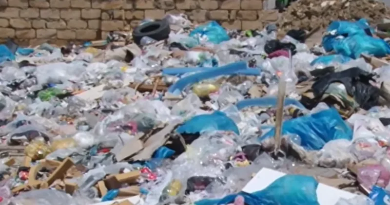 Xırdalanda zibil problemi: Üfunətdən, ağcaqanad əlindən evdə oturmaq olmur VİDEO