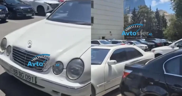 Mədəniyyətsiz sürücü maşını ortalıqda saxlayıb başqalarının yolunu bağladı VİDEO