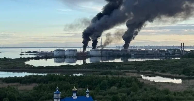 Петербург атаковали беспилотники перед началом ПМЭФ. Горит нефтяной терминал фото; видео; обновлено 09:19