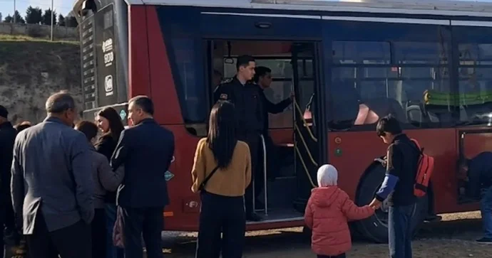 Avtobusda yaşanan insident sərnişin davranışını gündəmə gətirdi