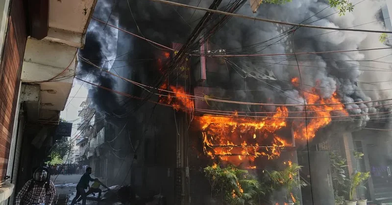 Oteldə dəhşətli yanğın: 21 ölü, 40 yaralı
