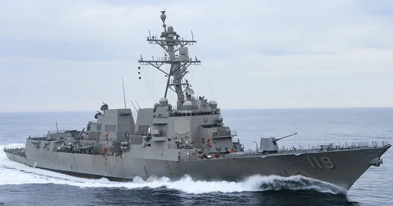 ВМС Ирана атаковали американский эсминец в Оманском заливе