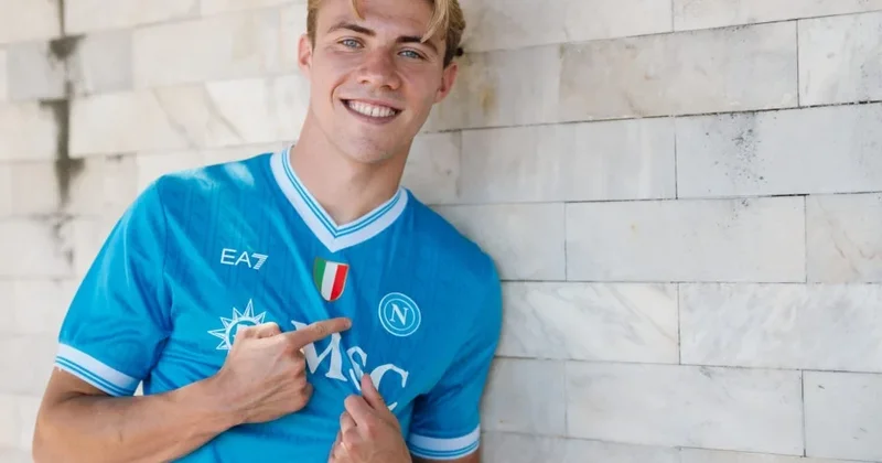 Napoli Hoylundun transfer hüquqlarına yiyələndi RƏSMİ