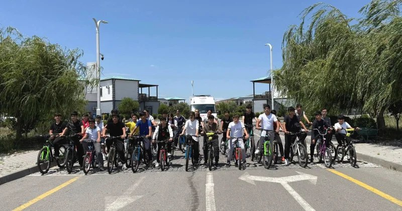 Ağalıda məktəblilər veloyürüşə qoşulub