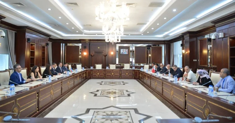 Milli Məclisdə mərakeşli jurnalistlərlə görüş keçirilib