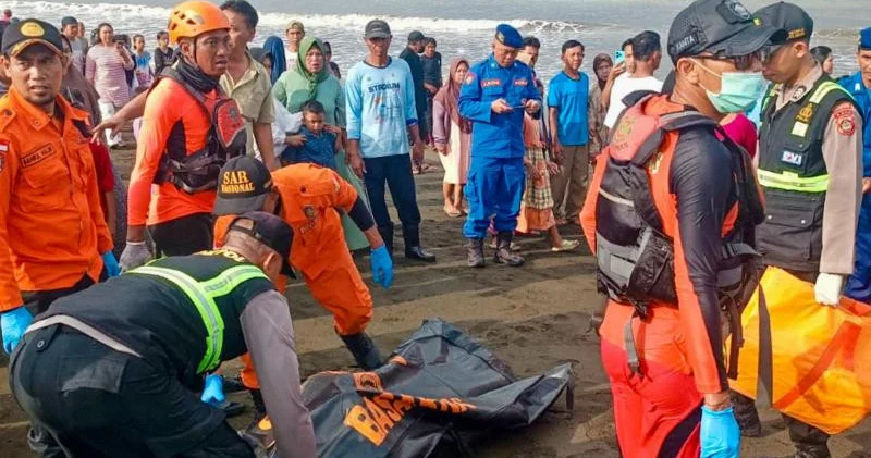 Bali sahillərində bərə qəzaya uğrayıb, 4 nəfər ölüb, 38 nəfər itkin düşüb YENİLƏNİB