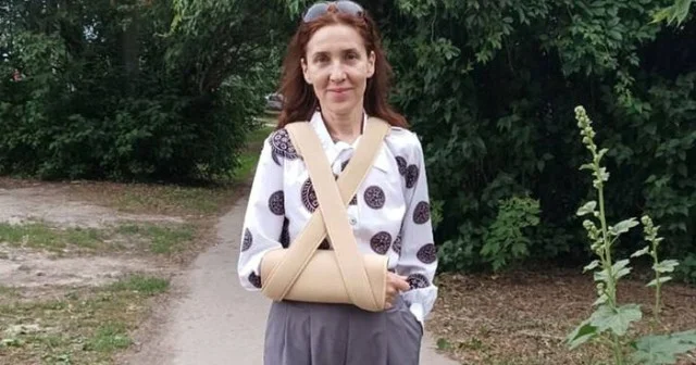 Rus polislər müəllimi cinayətkarla səhv salıb qolunu qırdılar