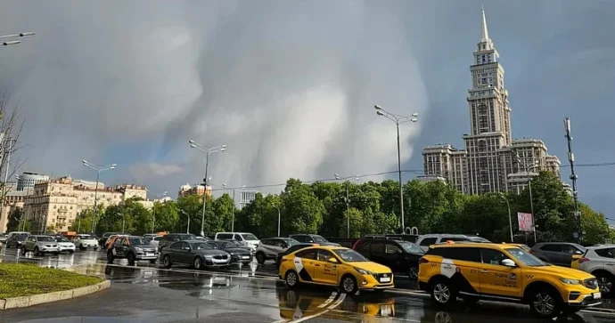 Rusiyanın taksi parklarında sürücü böhranı